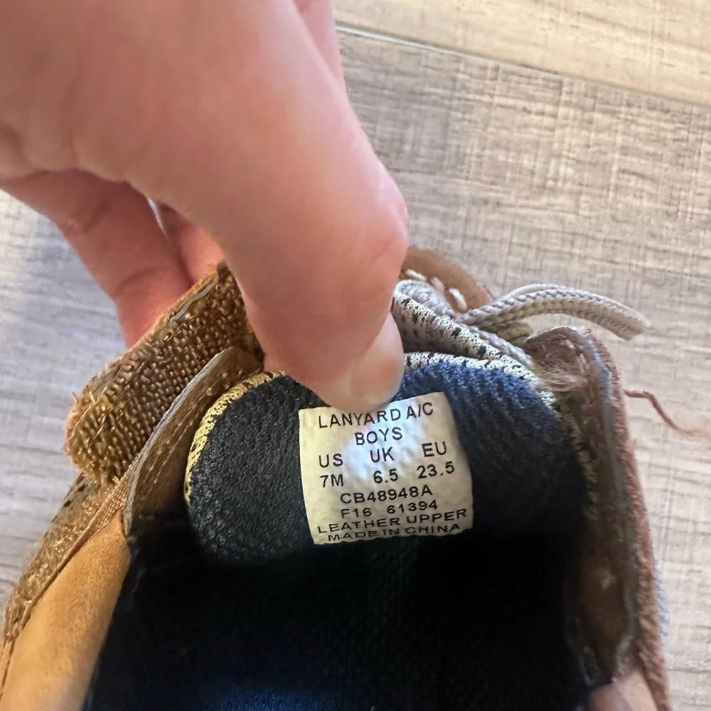 ✨Host Pick✨Kids Tan Sperry’s in size 7